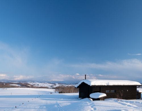 青空と雪原