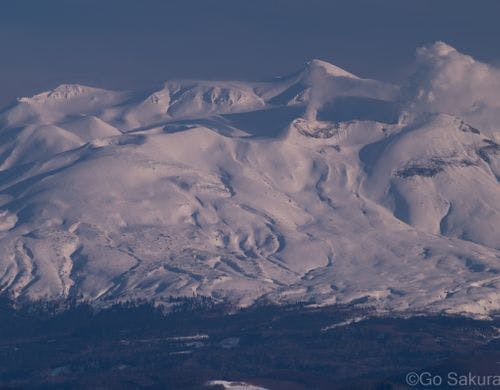 厳冬期、シュカブラの窓から