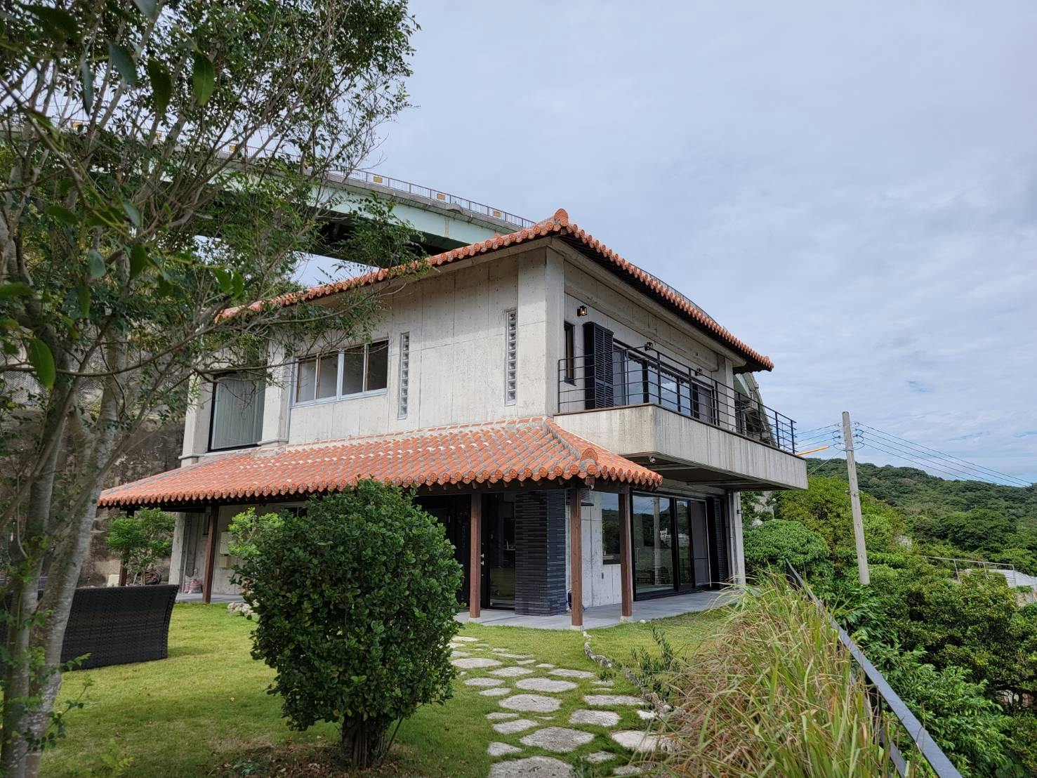 海と空と緑に囲まれた高級別荘