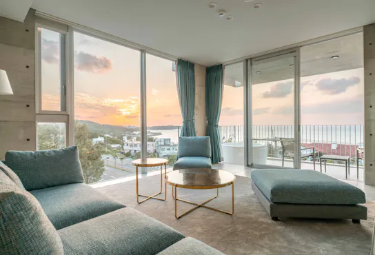 夕刻のリビングルーム