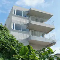 沖縄の自然と融合した建物