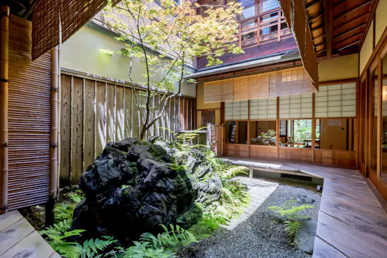 坪庭(貴船石)