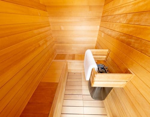 3名様同時利用可。ロウリュウは水のみ可。