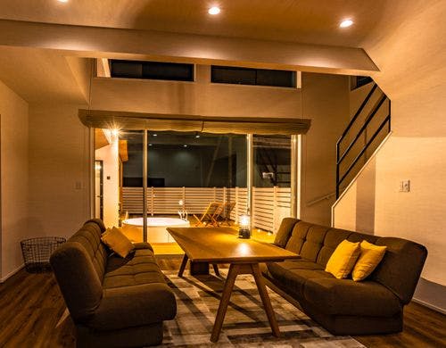 リビングのダウンライトは調光可能です。