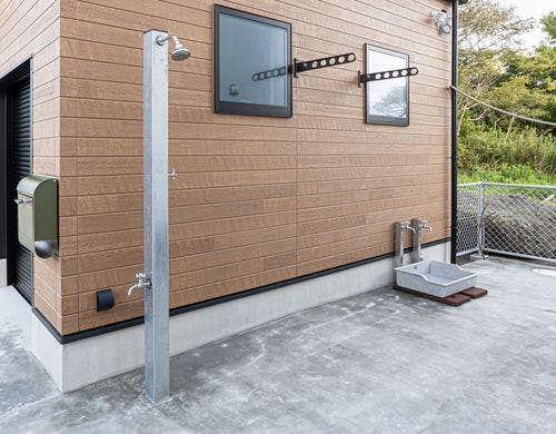 屋外温水シャワー