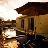 สระว่ายน้ำส่วนตัวกว้างขวาง