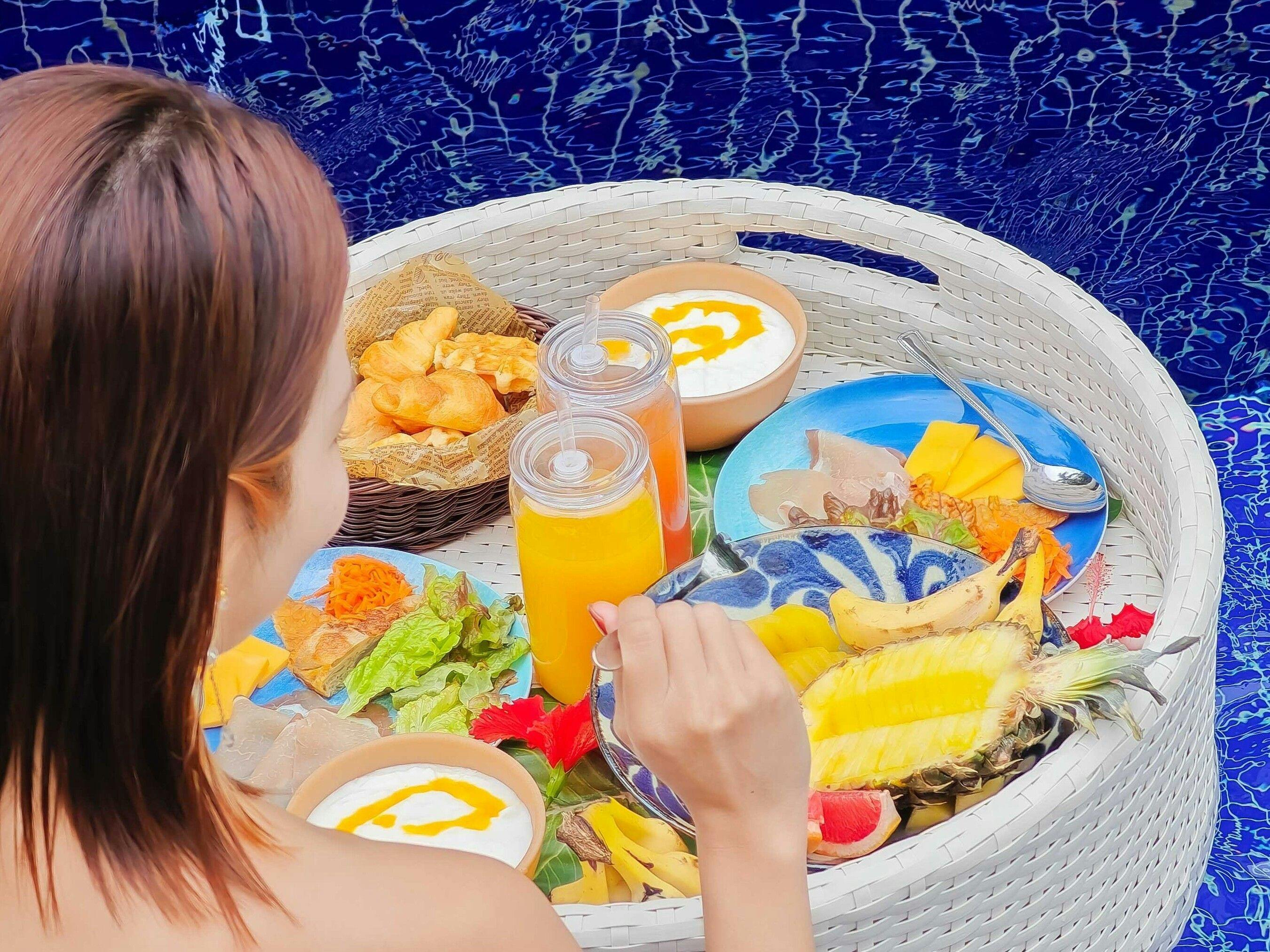 อาหารเช้าลอยน้ำ