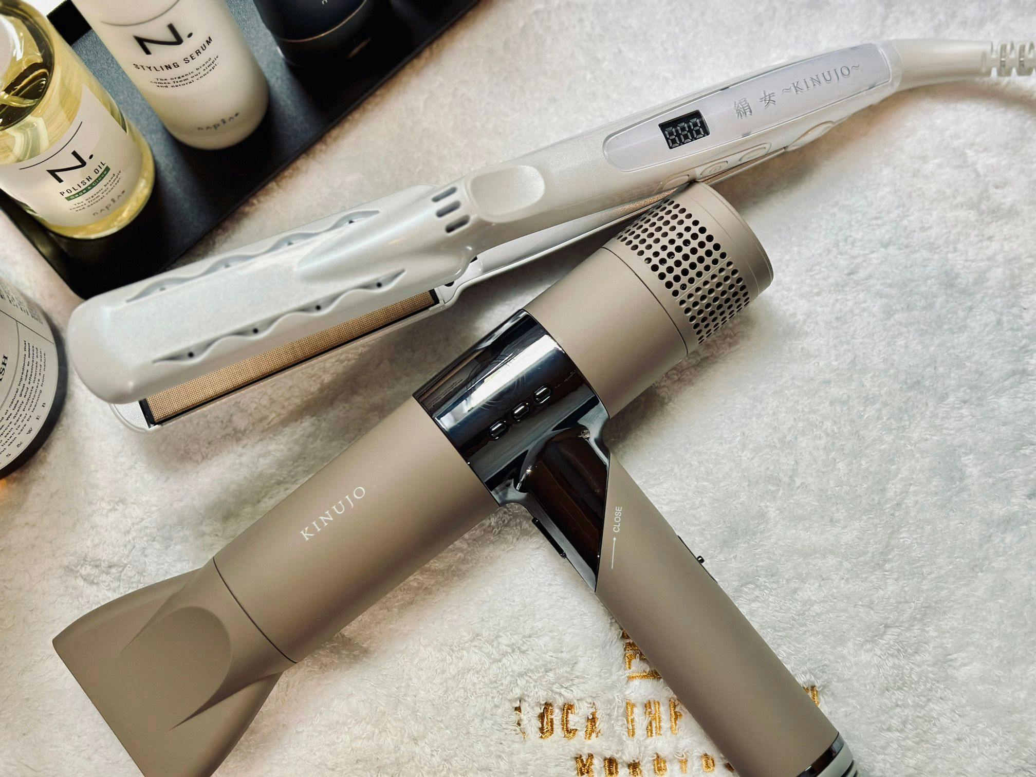 ไดร์เป่าผมและเครื่องหนีบผม