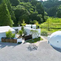 มุมมองภายนอกทั้งหมดของสิ่งอำนวยความสะดวก