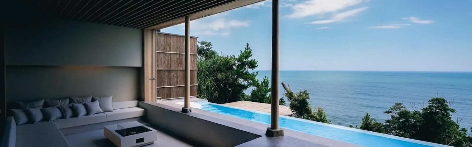 琴ヶ浜の渚