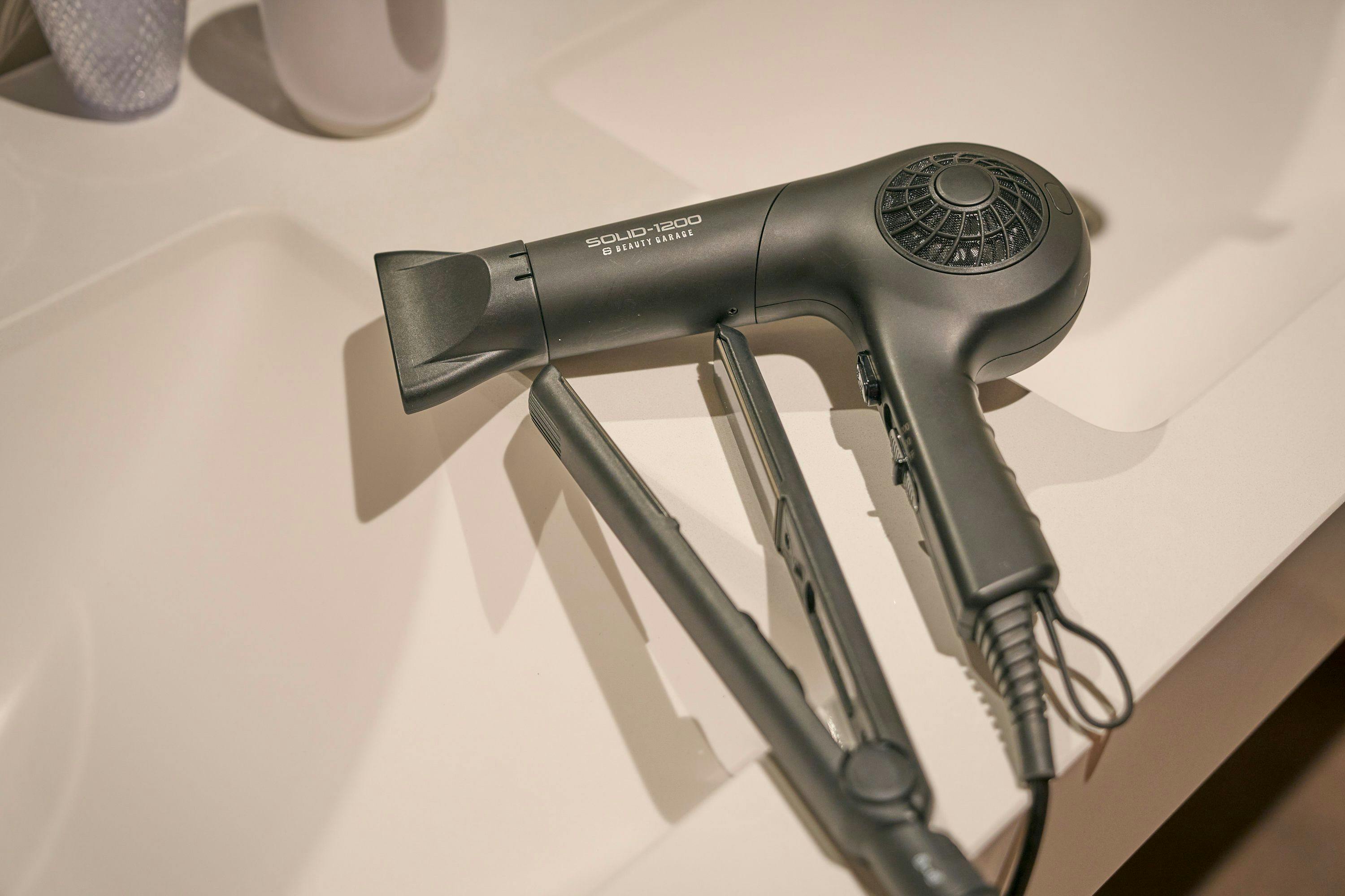 ドライヤー、ヘアアイロン