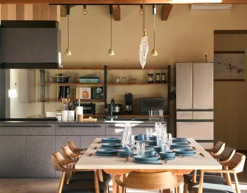 キッチンとシームレスに続くダイニング