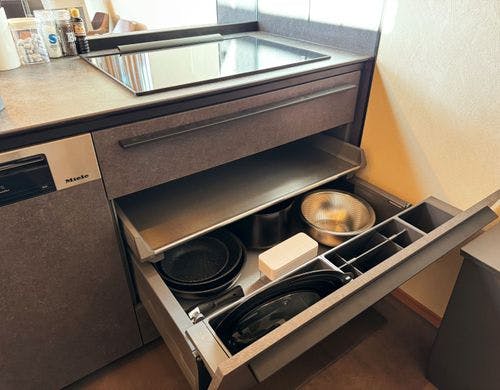 お鍋・フライパン・ざるなど一式揃ってます