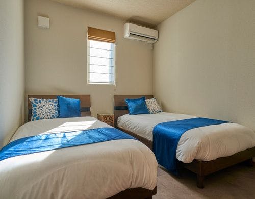 寝室1には、シングルベッドが２台