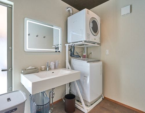 もう1つの洗面台。洗濯室になっています。