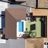 大きなプールと天然芝のお庭を完全貸切