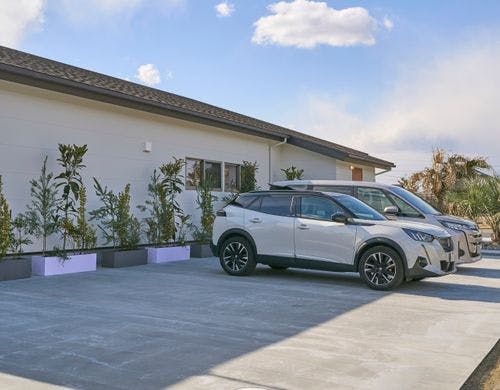 無料の駐車場をご用意。