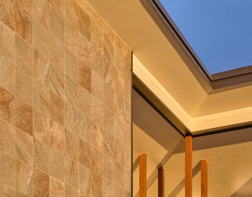 夕陽に照らされるヴィラ