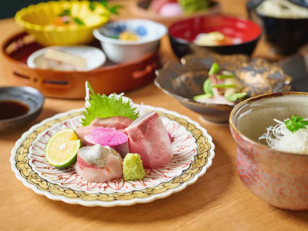 瀬戸内鮮魚を味わう「スタンダード会席コースと朝食御膳」2食付プラン