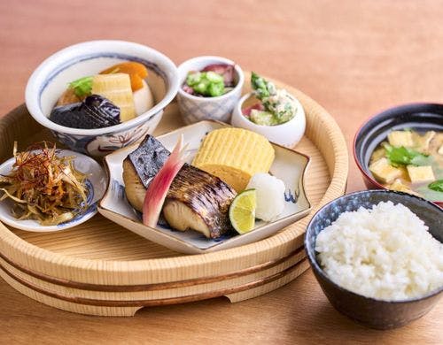 瀬戸の地魚と四国の旬野菜を楽しむ「朝食」