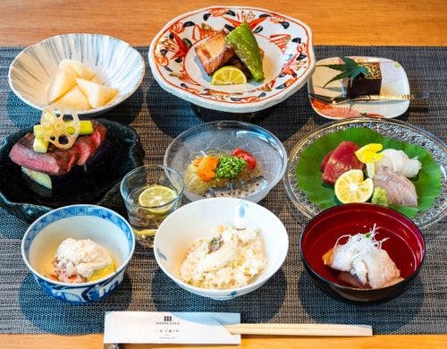 「オリーブ牛付き瀬戸の特選地魚懐石」