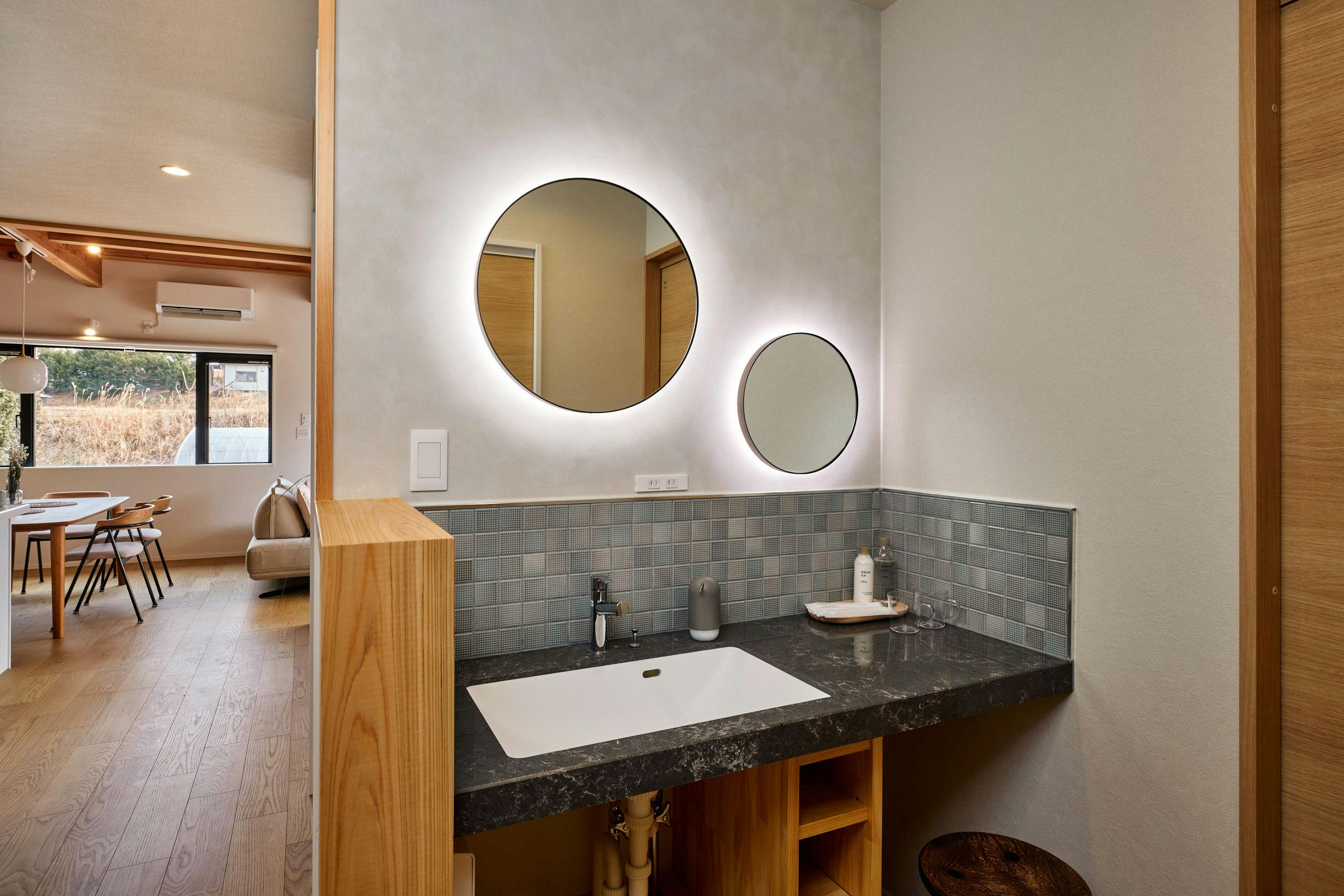 อ่างล้างหน้าที่สะดวกสำหรับการแต่งหน้า