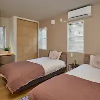 ห้องนอนชั้น 1 มีเตียง Simmons เพื่อการนอนหลับที่มีคุณภาพ