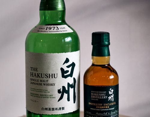 サントリー白州蒸留所まで車で15分。