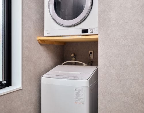 全自動投入機能付洗濯機とガス乾燥機を完備