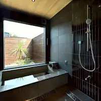 Kolam mandi dalaman Nami, Sya, dan Shin