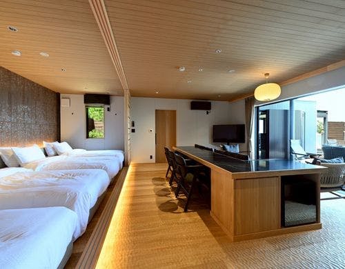 燐・空・風のベッドルームとリビング