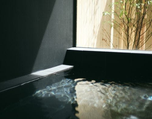 厳選掛け流しの単純硫黄泉