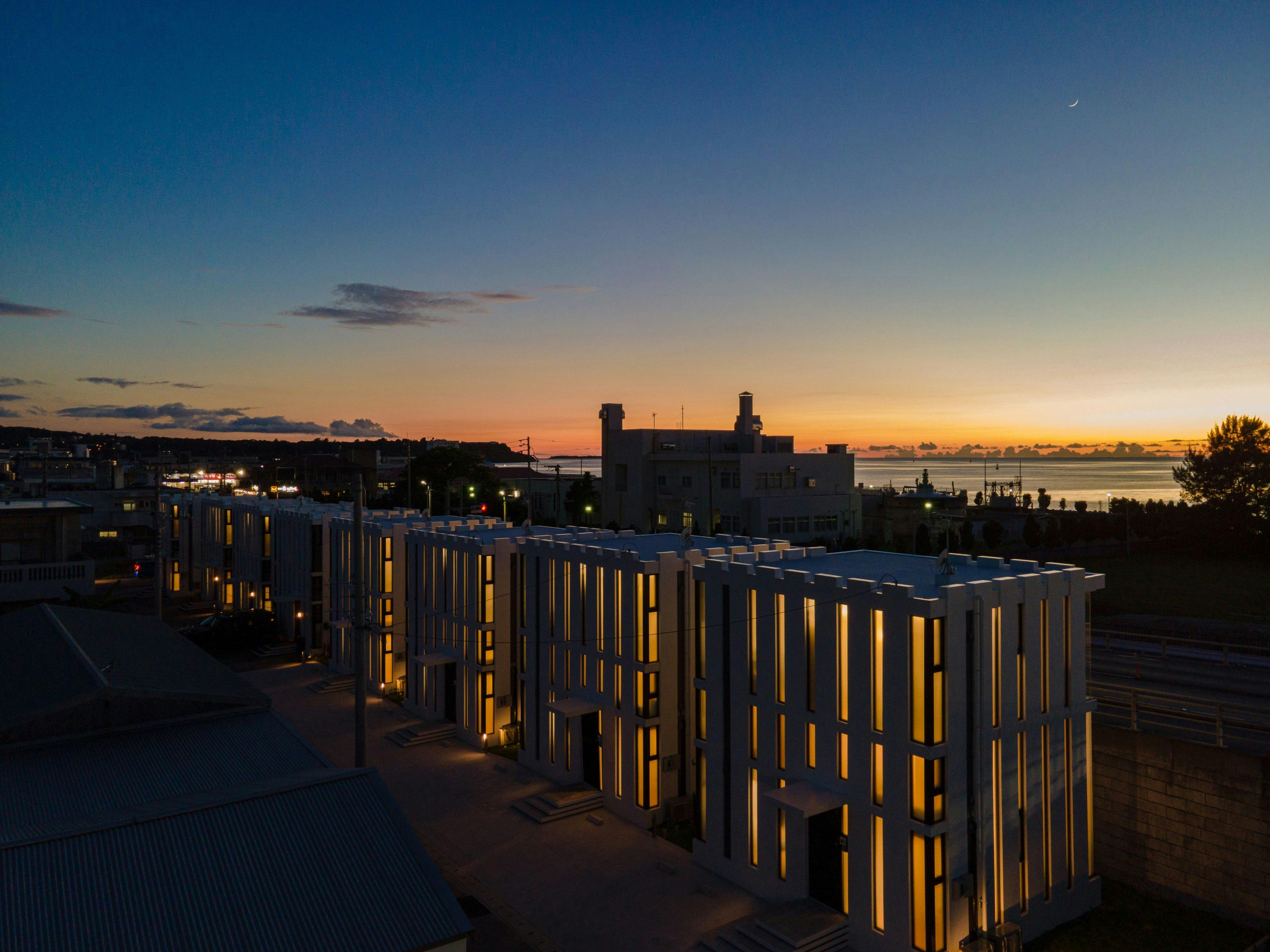 ทัศนียภาพภายนอกยามค่ำคืน