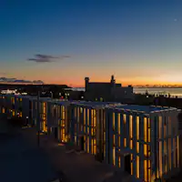 ทัศนียภาพภายนอกยามค่ำคืน