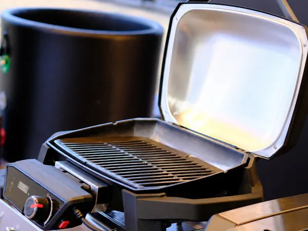 本格BBQが楽しめるWeber電気グリル