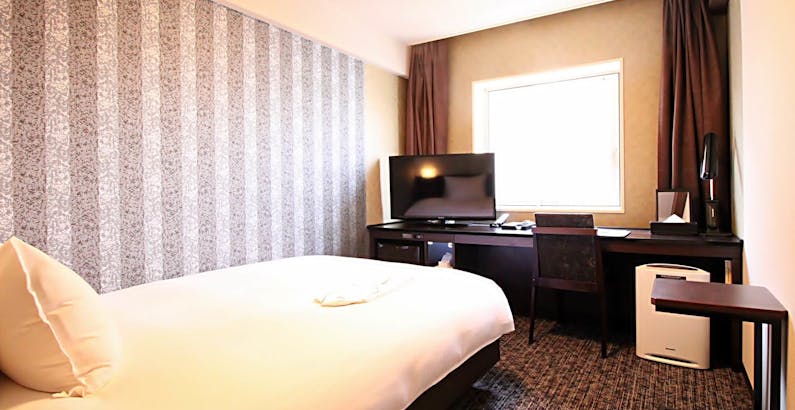 喫煙 シングルルーム 17 1平米 ベッド巾140cm 当日限定 食事なし プラン リッチモンドホテル高知 一休 Comビジネス