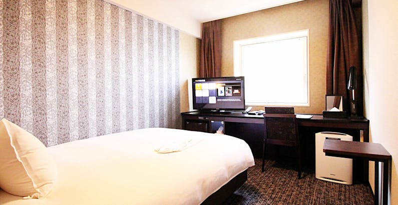 喫煙 スタンダードダブル 17 1平米 ベッド巾140cm 翌日14時チェックアウト 朝食付 プラン リッチモンドホテル高知 一休 Comビジネス