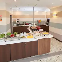 Meja prasmanan sarapan