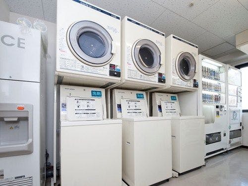 コインランドリー8階に設置。洗剤自動投入