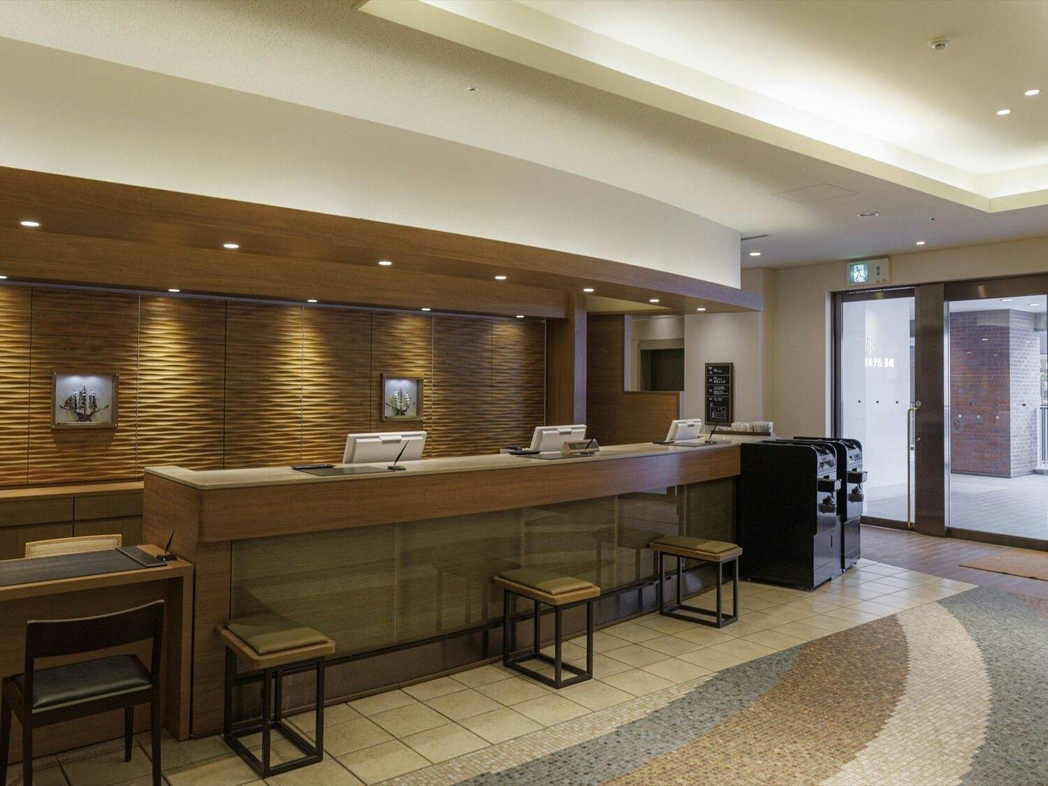 【로비】프런트