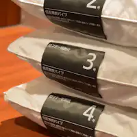 เรามีหมอนเมมโมรี่โฟมและหมอนขนเป็ดให้บริการ