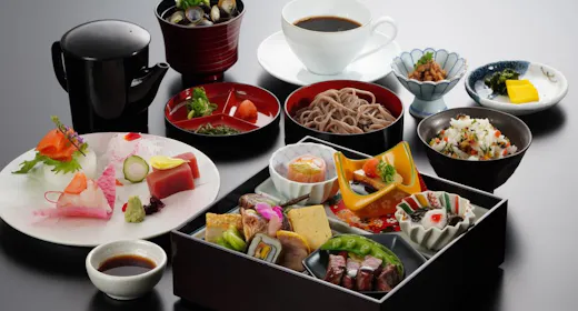 【夕・朝食付き】夕食は郷土料理と旬の食材でつくる和食コース<花笑(はなえみ)>