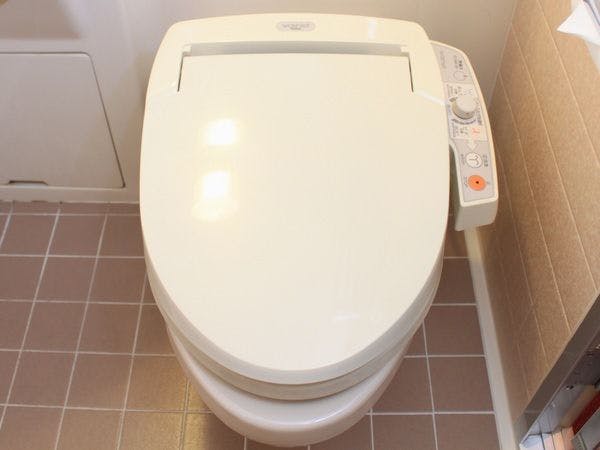 ユニットバス：温水シャワー式トイレ