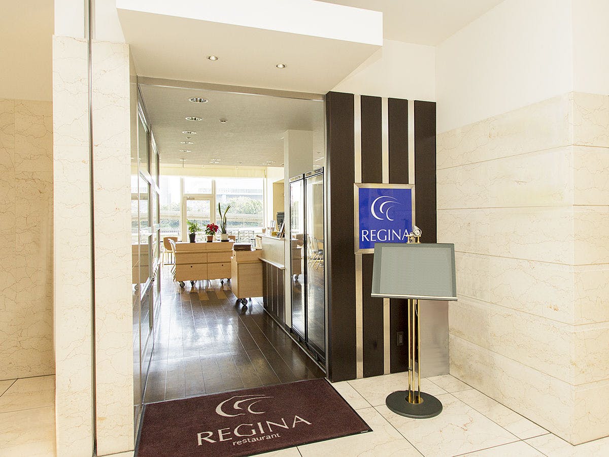 レストラン「REGINA」玄関