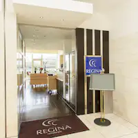 Pintu masuk restoran "REGINA"