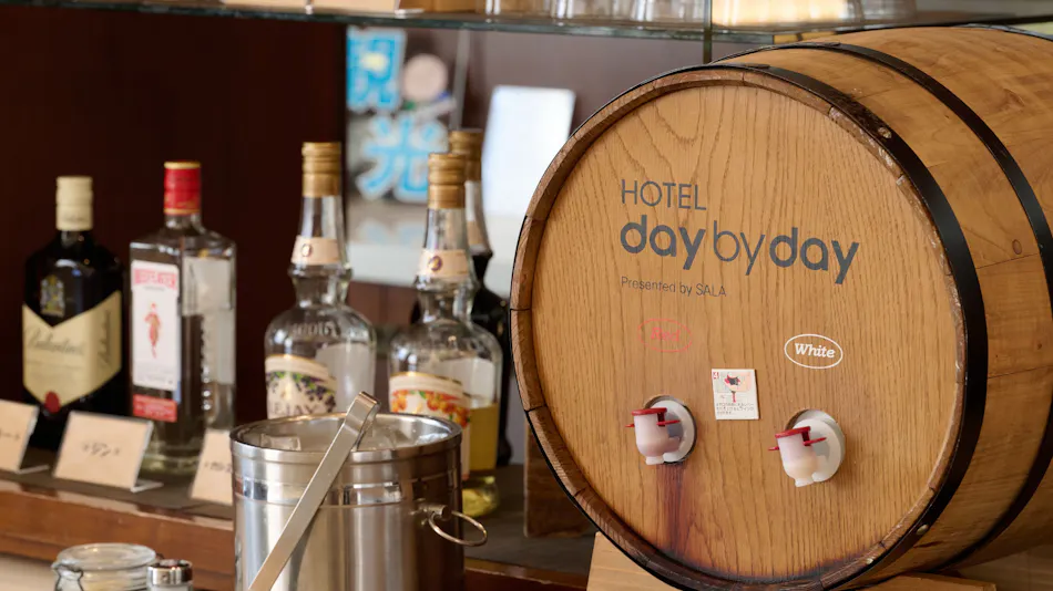 HOTEL day by day