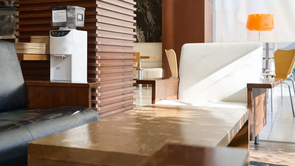 HOTEL day by day