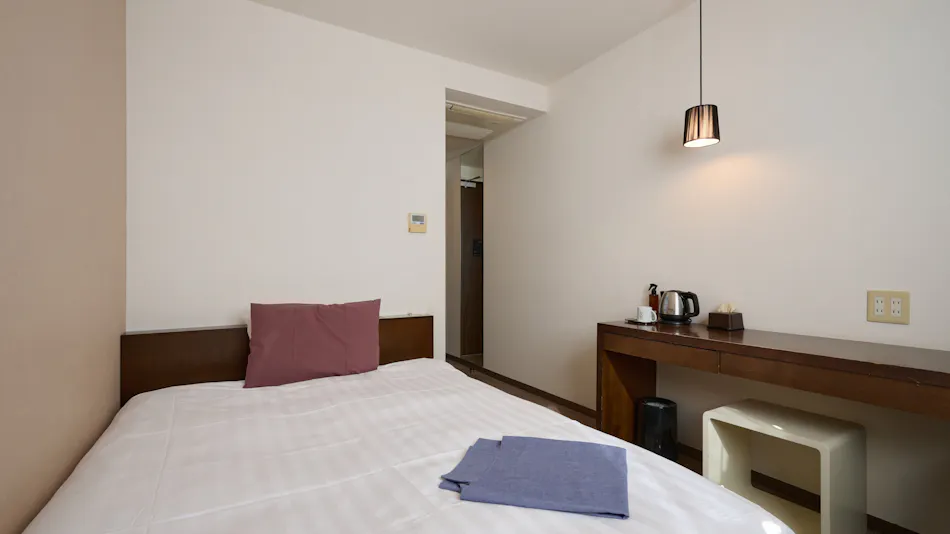 HOTEL day by day