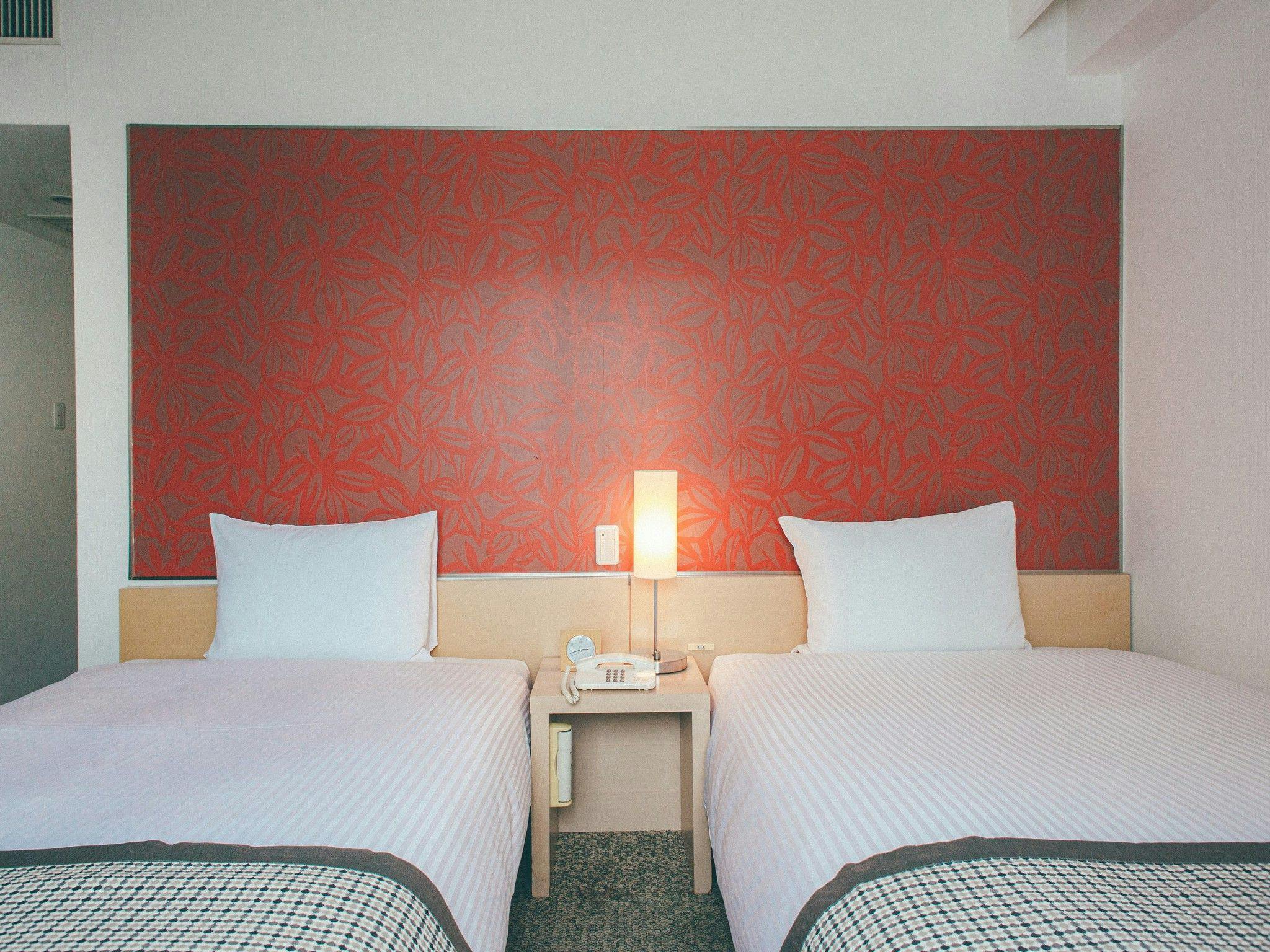 Hamilton Hotel - Red -