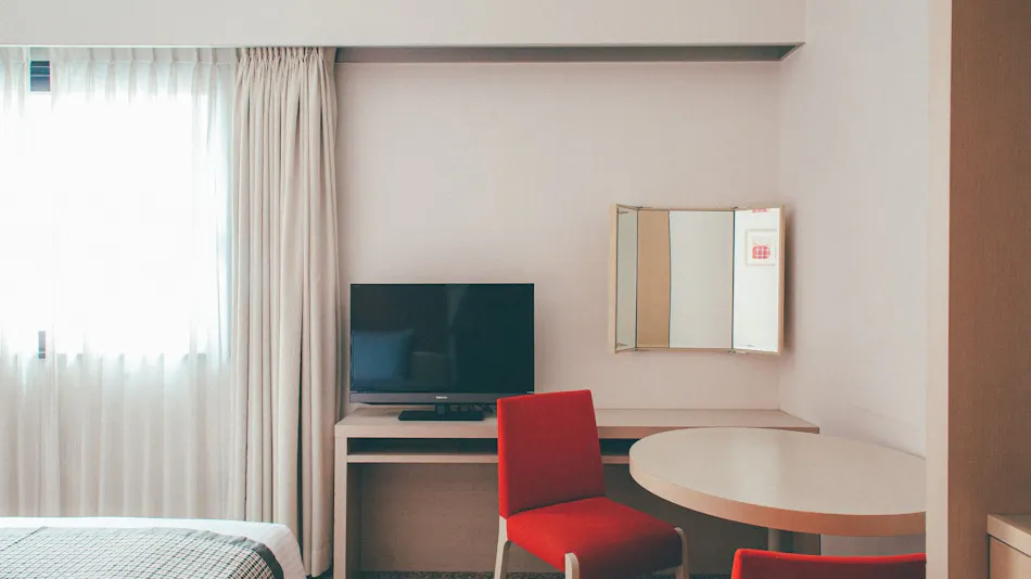 Hamilton Hotel - Red -